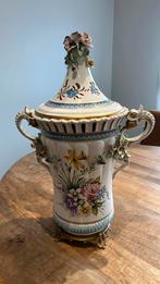 Très joli vieux vase en porcelaine signé à voir