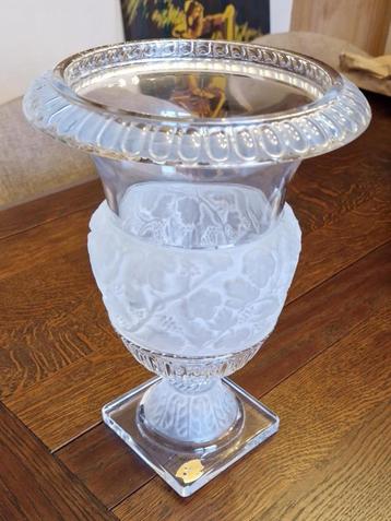 Kristallen vaas model Lalique Versailles beschikbaar voor biedingen