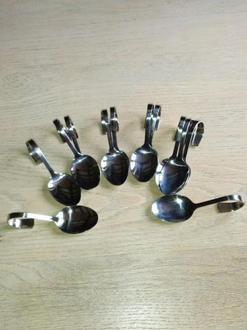 hapjes lepels beschikbaar voor biedingen