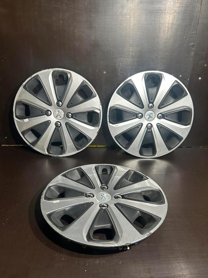3 wieldoppen Peugeot 207.208.307.307.308 partner 15", Auto diversen, Wieldoppen, Gebruikt, Ophalen of Verzenden
