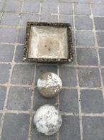 Betonnen bloembak en betonnen sierbollen, Ophalen, Gebruikt, 40 cm of meer, Tuin
