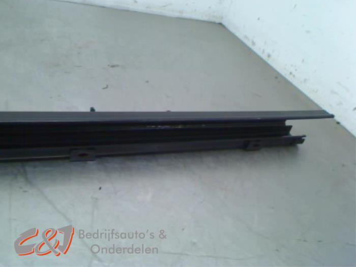 Schuifdeur Rail rechts van een Opel Combo, Auto-onderdelen, Carrosserie, Opel, Gebruikt, 3 maanden garantie, Ophalen of Verzenden