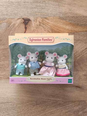 Epoch - Sylvanian Families 5308 : Marshmallow Mouse Family beschikbaar voor biedingen