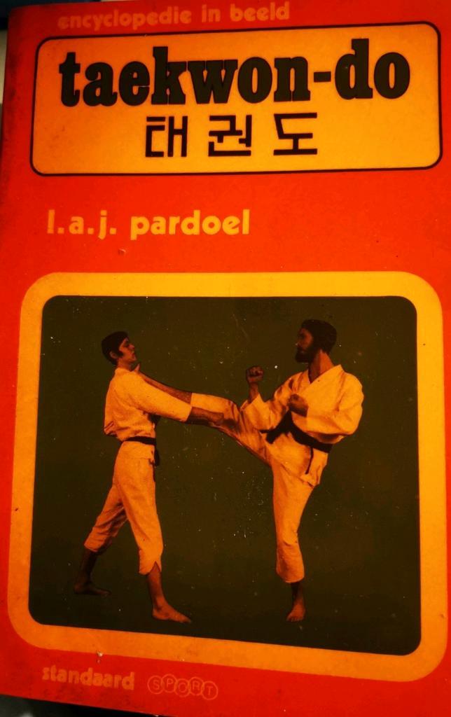 Taekwon-do enceclopedie boekje 1978 in goede staat, Boeken, Sportboeken, Zo goed als nieuw, Vechtsport, Ophalen of Verzenden