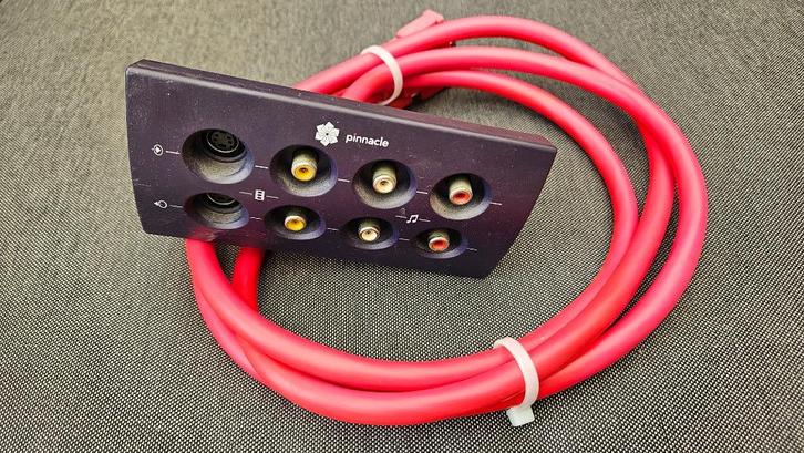 pinnacle box dv cable video, Audio, Tv en Foto, Audiokabels en Televisiekabels, Zo goed als nieuw, Overige kabels, Minder dan 2 meter