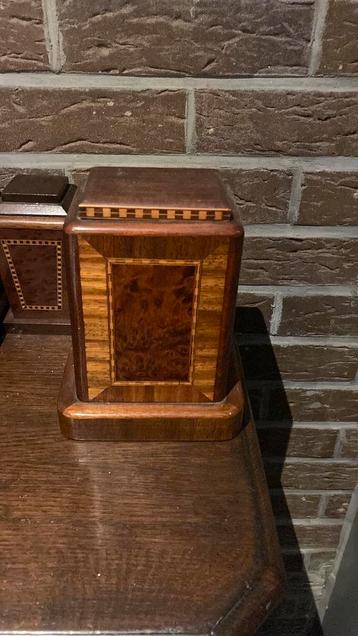 Houten schouwdecoratie beschikbaar voor biedingen