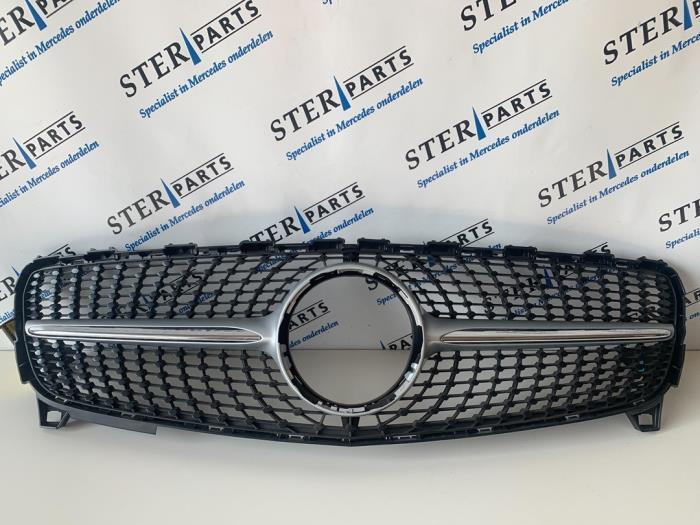Grille van een Mercedes CLA, Auto-onderdelen, Carrosserie, Mercedes-Benz, Gebruikt, 3 maanden garantie, Ophalen of Verzenden