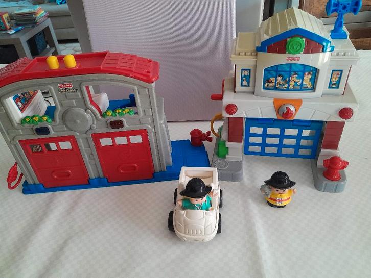 little tikes garages en brandweerkazerne en auto, Kinderen en Baby's, Speelgoed |Speelgoedvoertuigen, Gebruikt, Ophalen