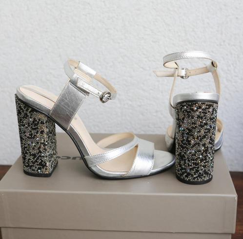 Mooie zilveren sandalen 38, Kleding | Dames, Schoenen, Zo goed als nieuw, Sandalen of Muiltjes, Ophalen of Verzenden