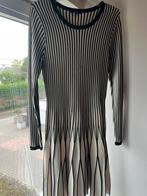 Robe fine trico de la marque Nikki taille 38, Enlèvement ou Envoi, Taille 38/40 (M)
