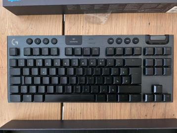 Logitech G915 TKL wireless keyboard disponible aux enchères