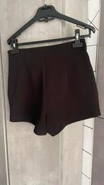 M zwarte korte broek, Ophalen of Verzenden, Zo goed als nieuw, Zwart