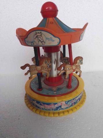 Carrousel à musique année 1991 fonctionne parfait état  beschikbaar voor biedingen