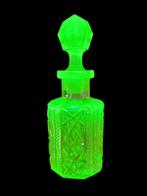 Uranium of annagroen glazen parfumfles met stop 16 cm, Antiquités & Art, Antiquités | Verre & Cristal, Enlèvement ou Envoi