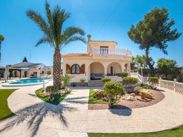 Elegant gerenoveerde vrijstaande villa in , Torrevieja... beschikbaar voor biedingen