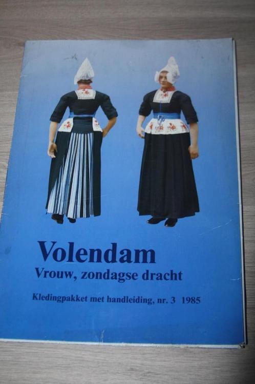 Volendam Vrouw , Zondagse dracht , kledingpakket nr3 1985, Hobby & Loisirs créatifs, Patrons de vêtements, Utilisé, Autres types