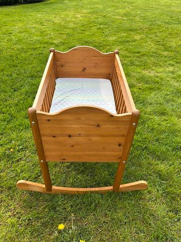 BABY WIEG beschikbaar voor biedingen