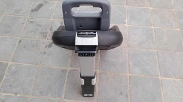 Maxi cosi met 2 bases, aanpasbare maxi cosi, pebbe en andere beschikbaar voor biedingen