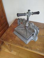 OUDE METAALPERS VRIJ ZWAAR, Antiek en Kunst, Antiek | Gereedschap en Instrumenten, Ophalen of Verzenden