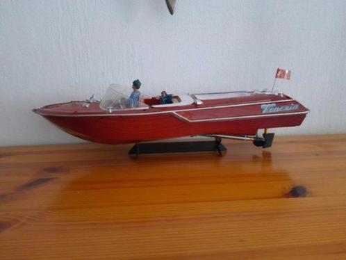 Tekoop. Leuke 1 asser speedboot . 1:16 . RTR, Hobby & Loisirs créatifs, Modélisme | Bateaux & Navires, Comme neuf, Plus grand que 1:32