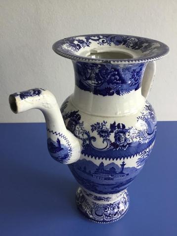 Antieke Wedgwood koffiepot beschikbaar voor biedingen