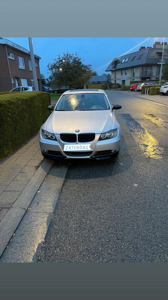 Te koop BMW E90 2006, Auto's, BMW, Particulier, 3 Reeks, Centrale vergrendeling, Benzine, Euro 4, 5 deurs, Handgeschakeld, Zilver of Grijs