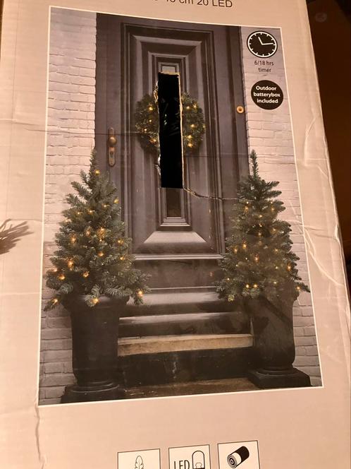 1 kerstkrans + 2 kerstbomen, Diversen, Kerst, Zo goed als nieuw, Ophalen