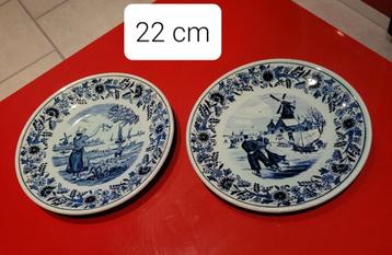 Verschillende decoratie Delfts  beschikbaar voor biedingen