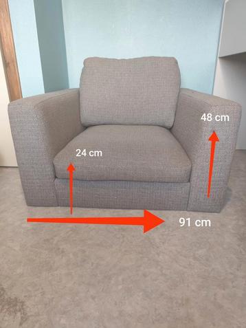 Design fauteuil met brede armleuning grijs beschikbaar voor biedingen