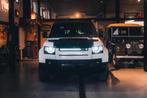 Land Rover Defender 90  P300 X-Dynamic/ JUMPSEAT / 42,900 EX, Auto's, Land Rover, Automaat, Zwart, Zwart, Leder