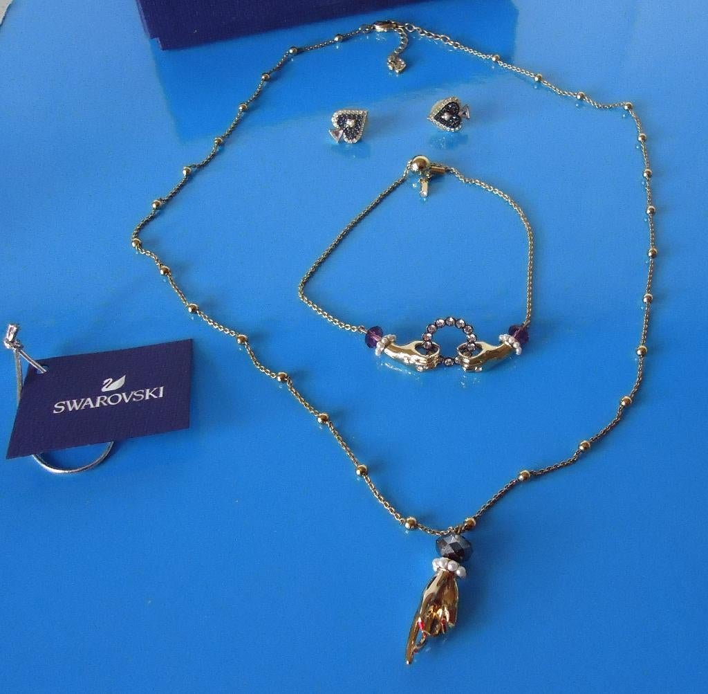 SWAROVSKI Set van Collier en Armband plus Oorstekers., Handtassen en Accessoires, Kettingen, Zo goed als nieuw, Zilver, Met strass