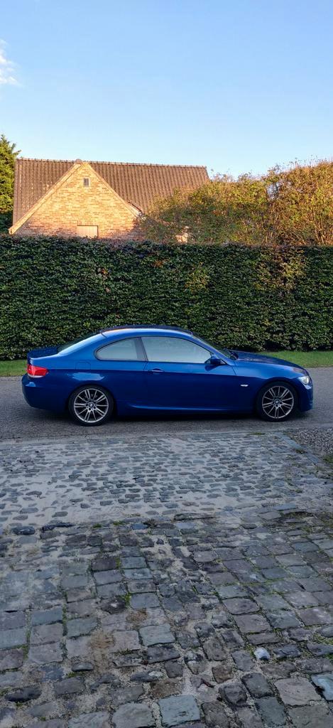 BMW 320D E92, Autos, BMW, Particulier, Série 3, Sièges sport, Diesel, Euro 5, Coupé, 3 portes, Boîte manuelle, Bleu, Noir, Alcantara