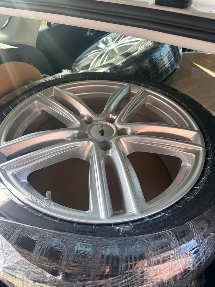 4 splinternieuwe winterbanden te koop, Auto-onderdelen, Remmen en Aandrijving, Ophalen of Verzenden