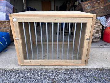 XXL houten bench / hondenhok beschikbaar voor biedingen