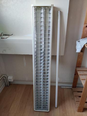 Tl armatuur voor 2 TL lampen 20 x 120 cm  en 7,5 cm hoog beschikbaar voor biedingen