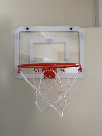 Basketbalring beschikbaar voor biedingen
