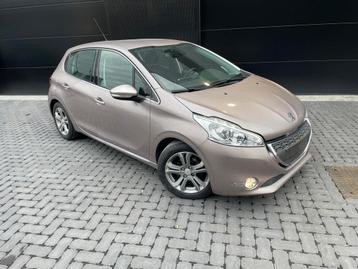 Peugeot 208 Allure Essence année 2013 carnet Complet beschikbaar voor biedingen