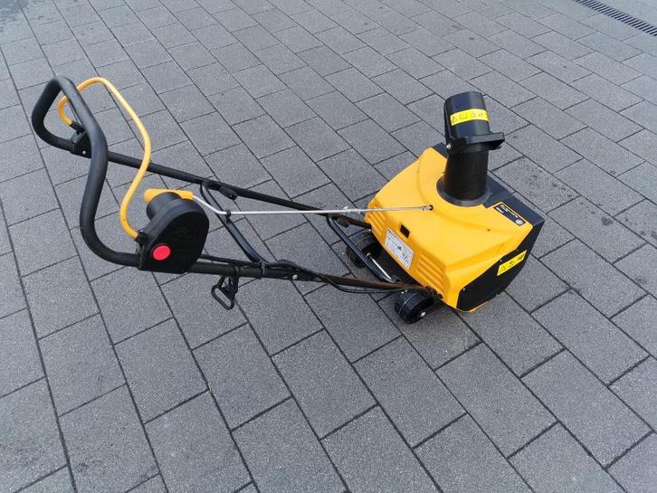 Sneeuwruimer 230V Stiga (Sneeuwveger, sneeuwblazer), Tuin en Terras, Veegmachines, Zo goed als nieuw, Ophalen