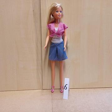 Barbiepoppen naar keuze (4 euro per stuk)  beschikbaar voor biedingen
