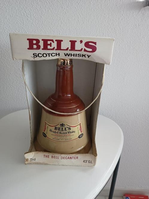 Vintage The Bell Decanter Whisky dans son emballage d'origin, Collections, Vins, Comme neuf, Autres types, Autres régions, Pleine