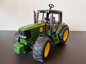 Bruder John Deere tractor  beschikbaar voor biedingen