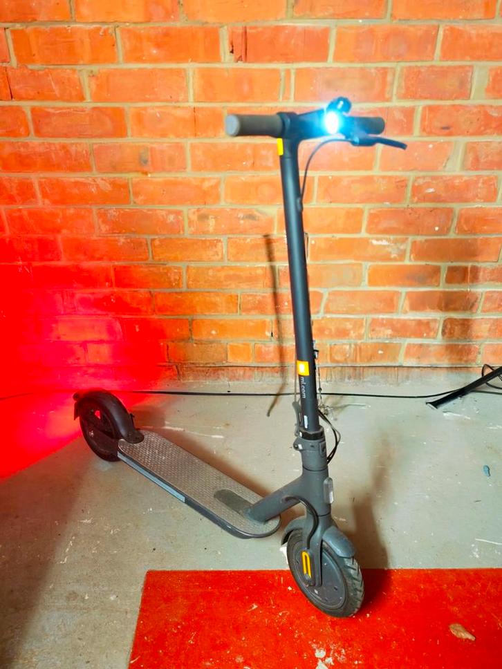 Xiaomi Mi Electric Scooter Essential, Fietsen en Brommers, Steps, Gebruikt, Elektrische step (E-scooter), Ophalen of Verzenden
