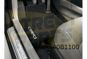 Kia Cee'd Mattenset 'velours' (4x) tekst "Cee'd" Origineel!  beschikbaar voor biedingen