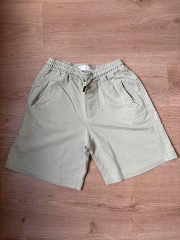 Short beschikbaar voor biedingen