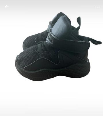 Jordan baby sneakers formula 23 beschikbaar voor biedingen