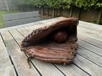 Baseball handschoen en bal, Ophalen