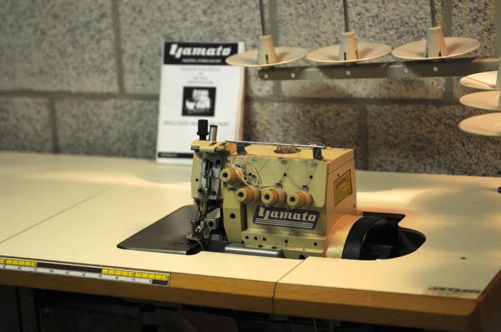 YAMATO professionele overlocknaaimachine, Hobby en Vrije tijd, Naaimachines en Toebehoren, Zo goed als nieuw, Lockmachine, Overige merken