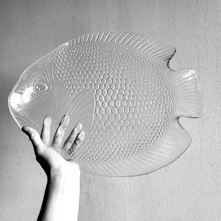 Grote vintage vis serveerschaal arcoroc, Antiek en Kunst, Antiek | Glaswerk en Kristal, Ophalen of Verzenden