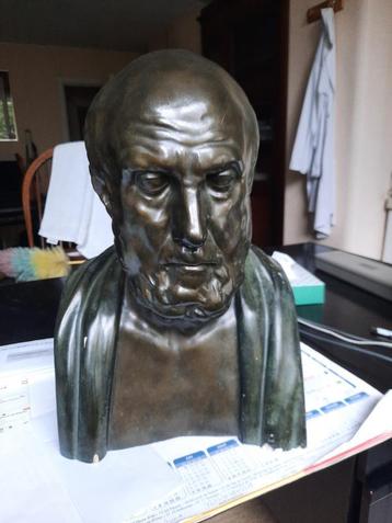 statue beschikbaar voor biedingen
