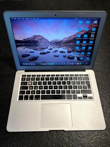 MacBook Air 13 inch 2015 + oplader beschikbaar voor biedingen